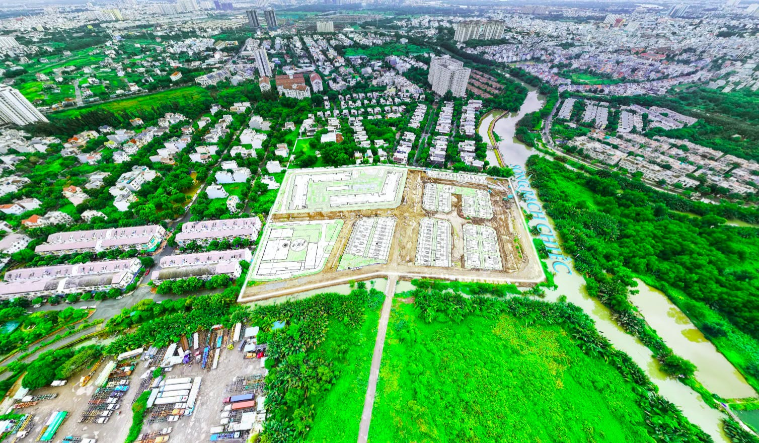 Thiết Kế Tại Imperia Sensa Park Theo Modern Zen Ra Sao 3 Ảnh chụp từ trên cao công trường thi công Imperia Sensa Park cạnh nhánh sông