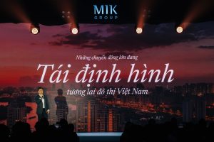 Phó tổng giám đốc MIK Group phát biểu trên sân khấu sự kiện ra mắt định hướng đô thị mới